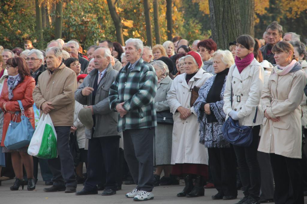 Msza święta na cmentarzu