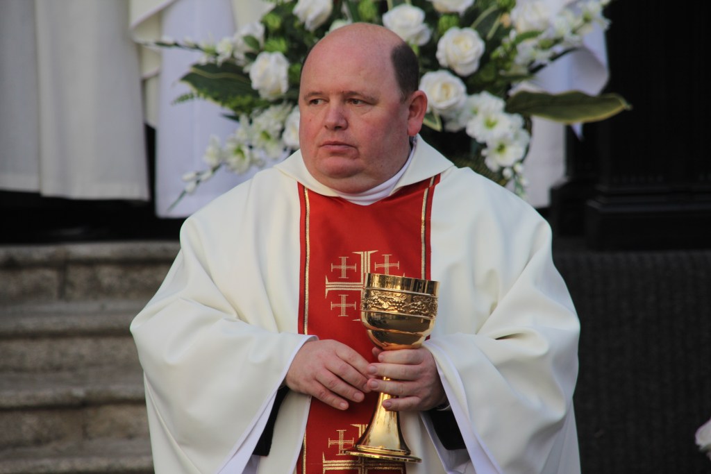 Msza święta na cmentarzu