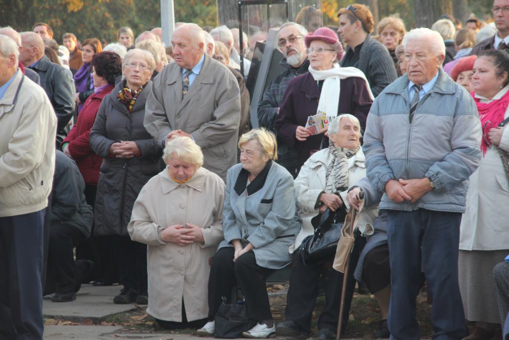 Msza święta na cmentarzu