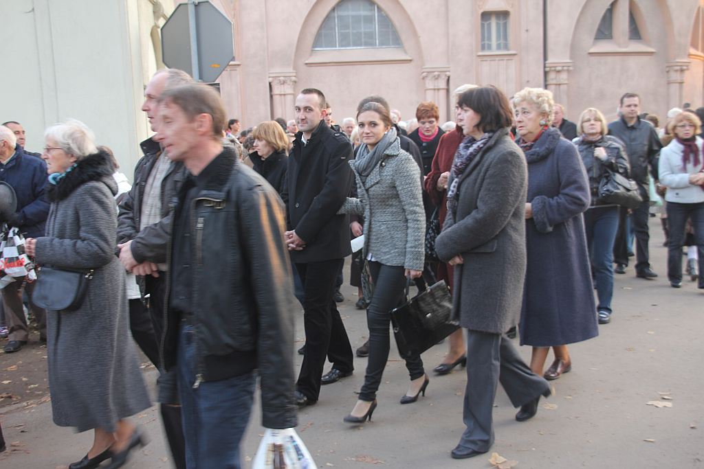 Msza święta na cmentarzu