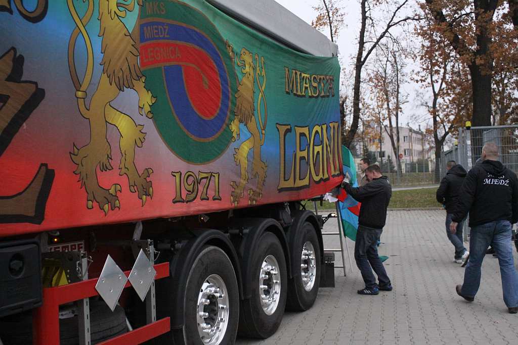 Piłkarze i kibice zapraszali na derby