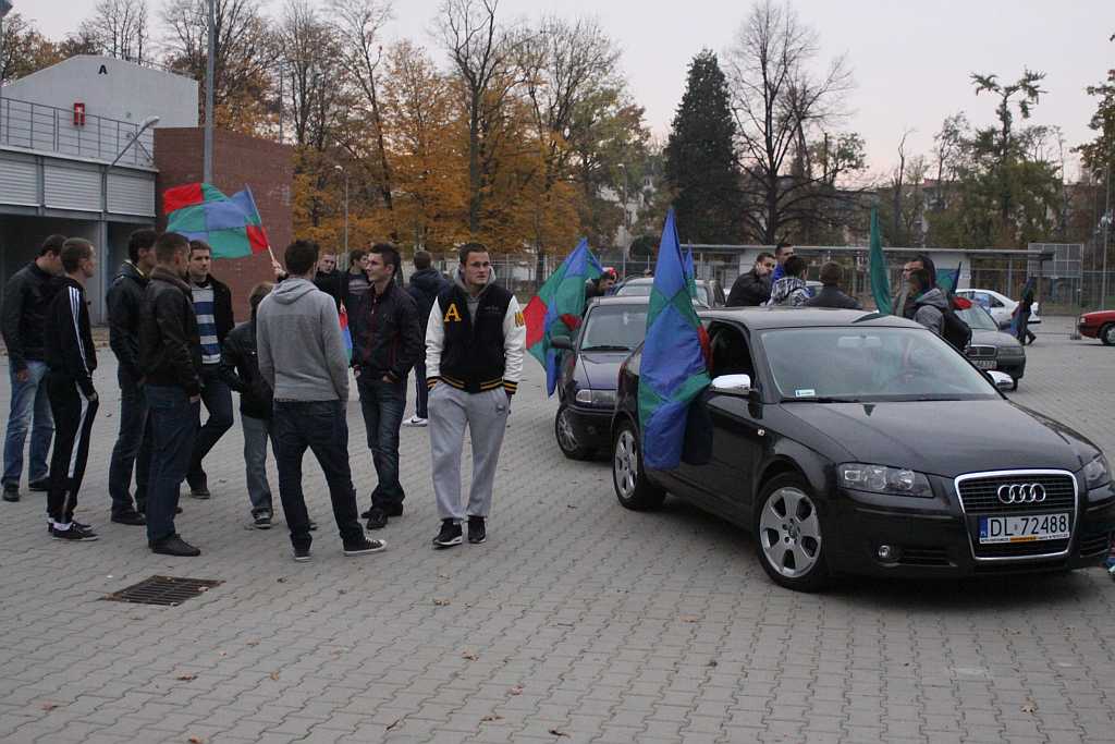 Piłkarze i kibice zapraszali na derby