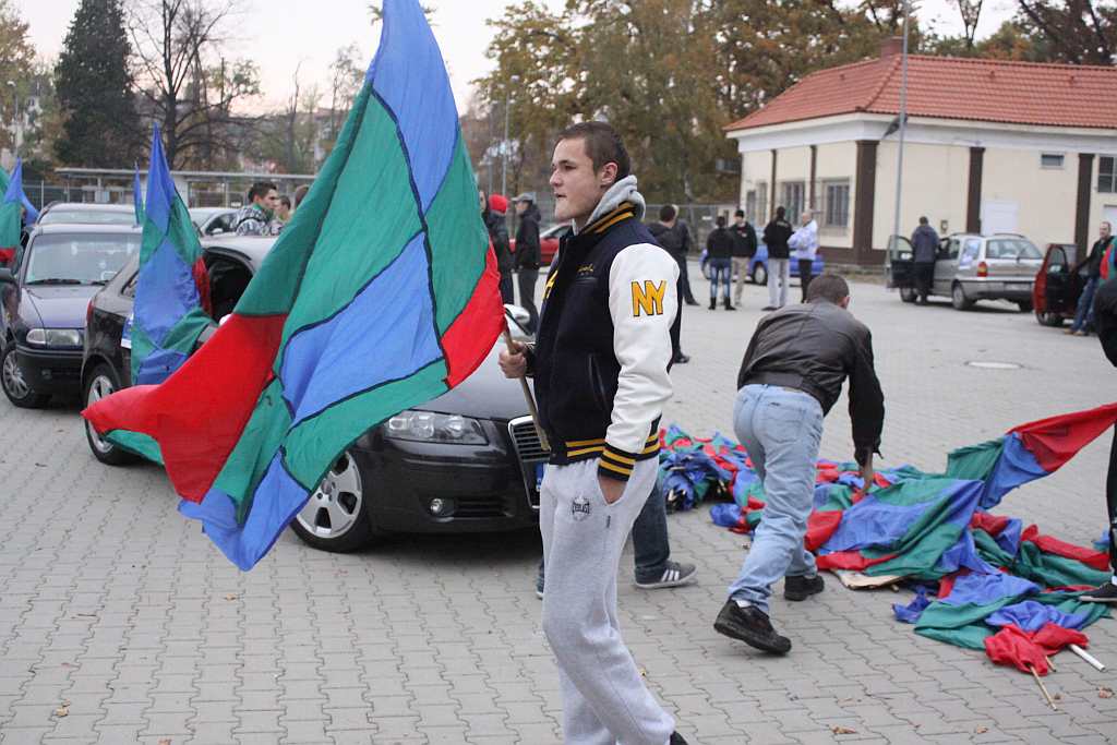 Piłkarze i kibice zapraszali na derby