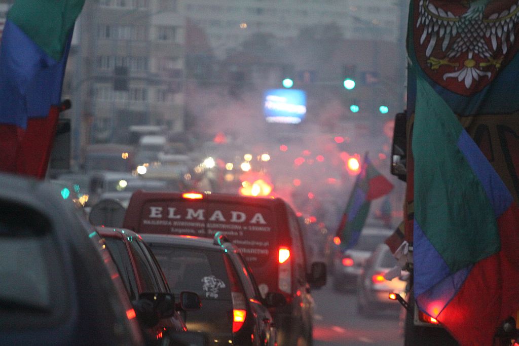 Piłkarze i kibice zapraszali na derby