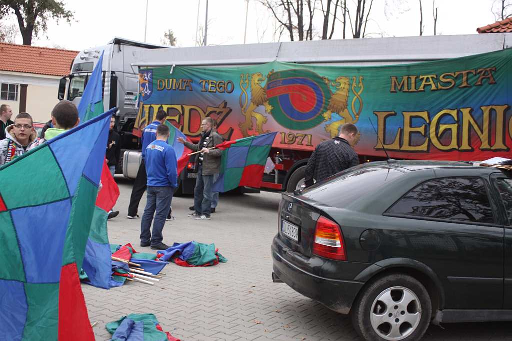 Piłkarze i kibice zapraszali na derby