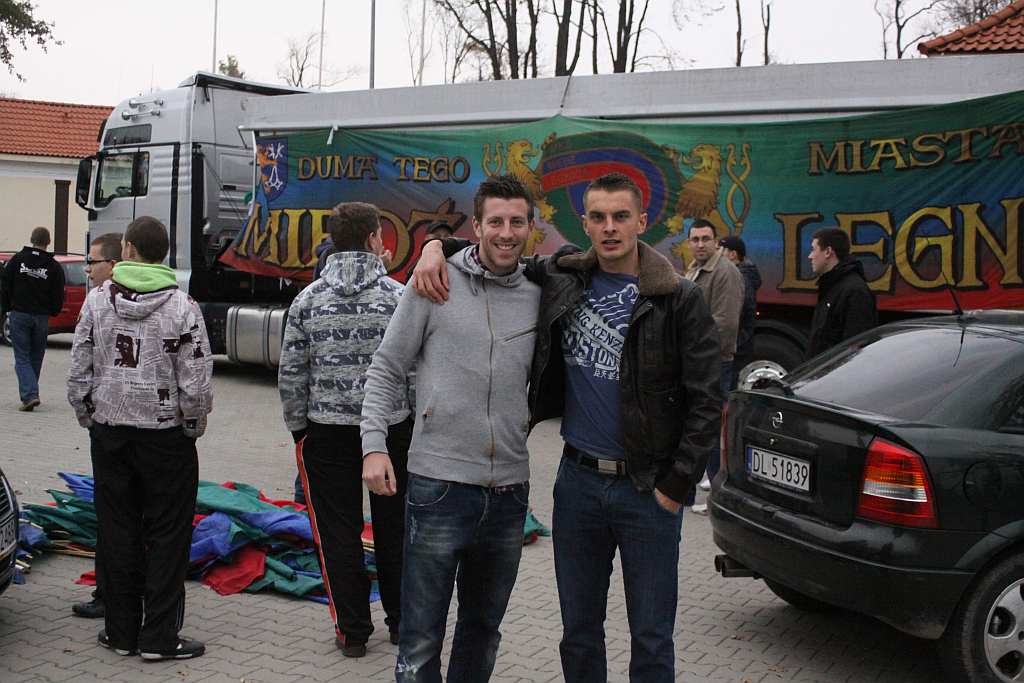 Piłkarze i kibice zapraszali na derby