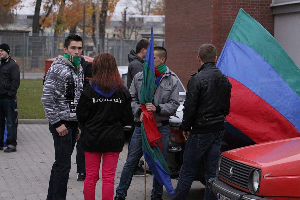 Piłkarze i kibice zapraszali na derby