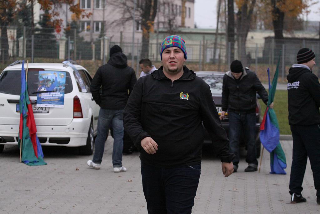 Piłkarze i kibice zapraszali na derby