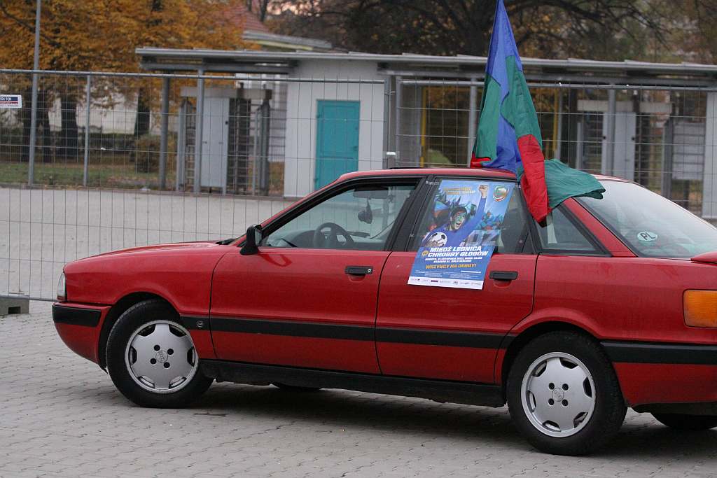 Piłkarze i kibice zapraszali na derby