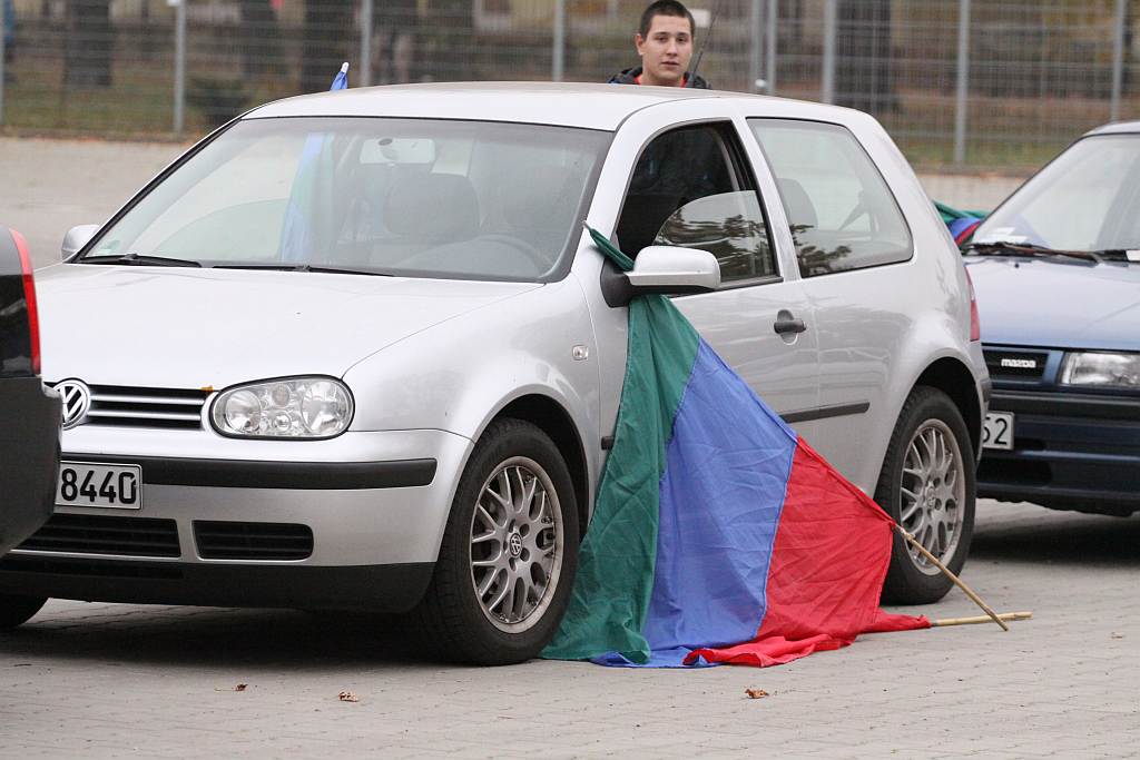 Piłkarze i kibice zapraszali na derby