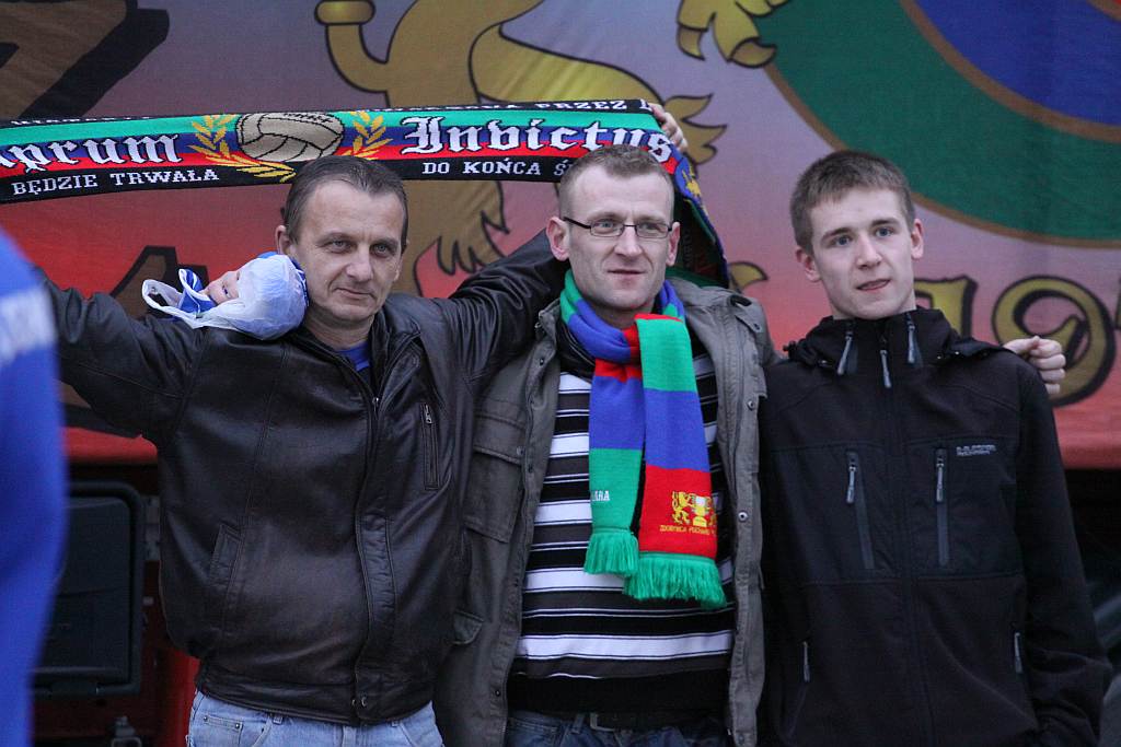 Piłkarze i kibice zapraszali na derby