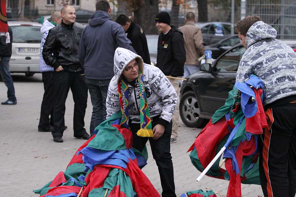 Piłkarze i kibice zapraszali na derby