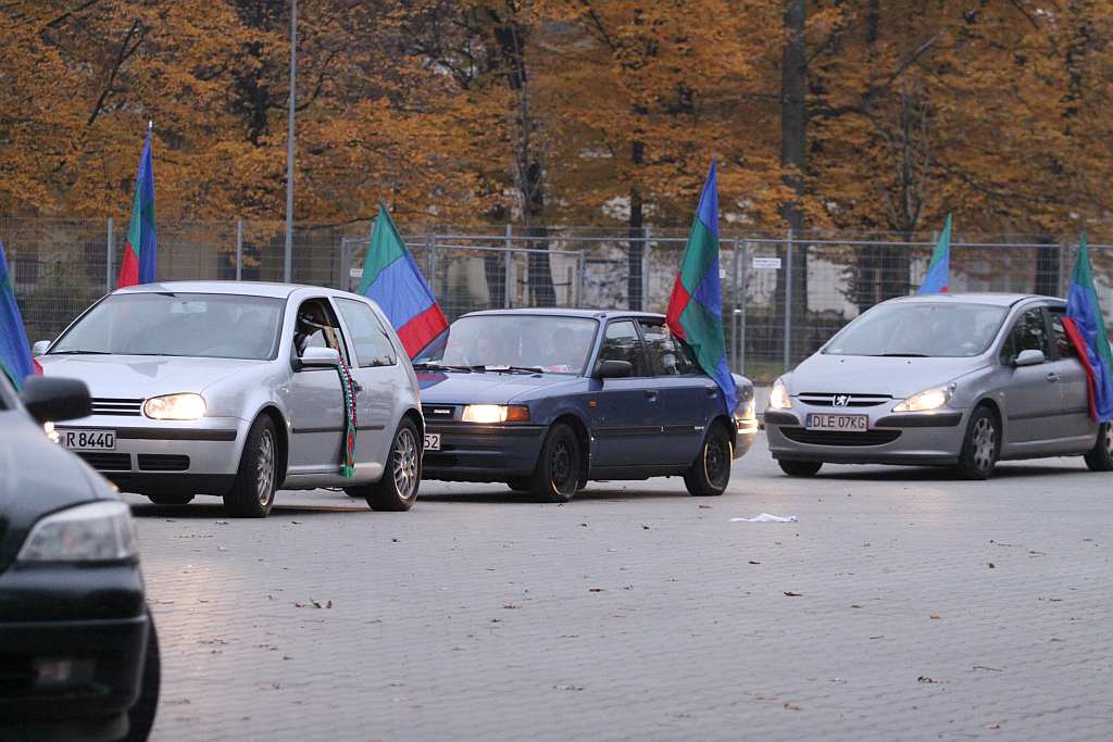 Piłkarze i kibice zapraszali na derby