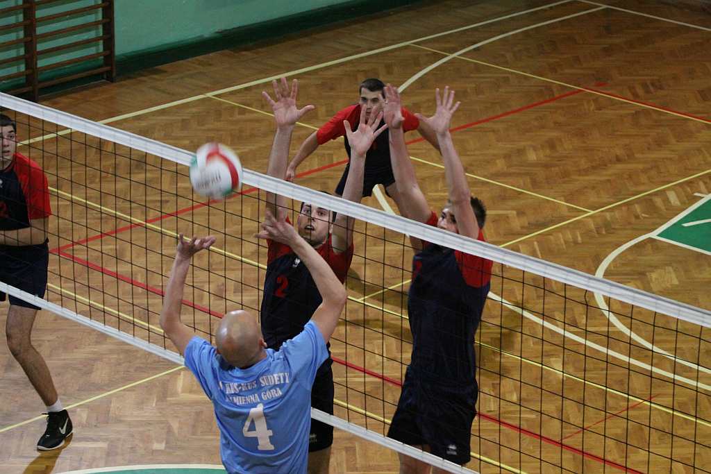 IKAR Legnica - KS KUS-KUS 3:1