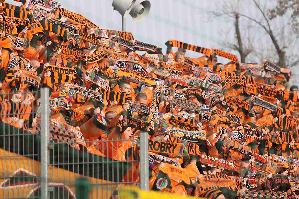 Derby na remis cz2 - kibice