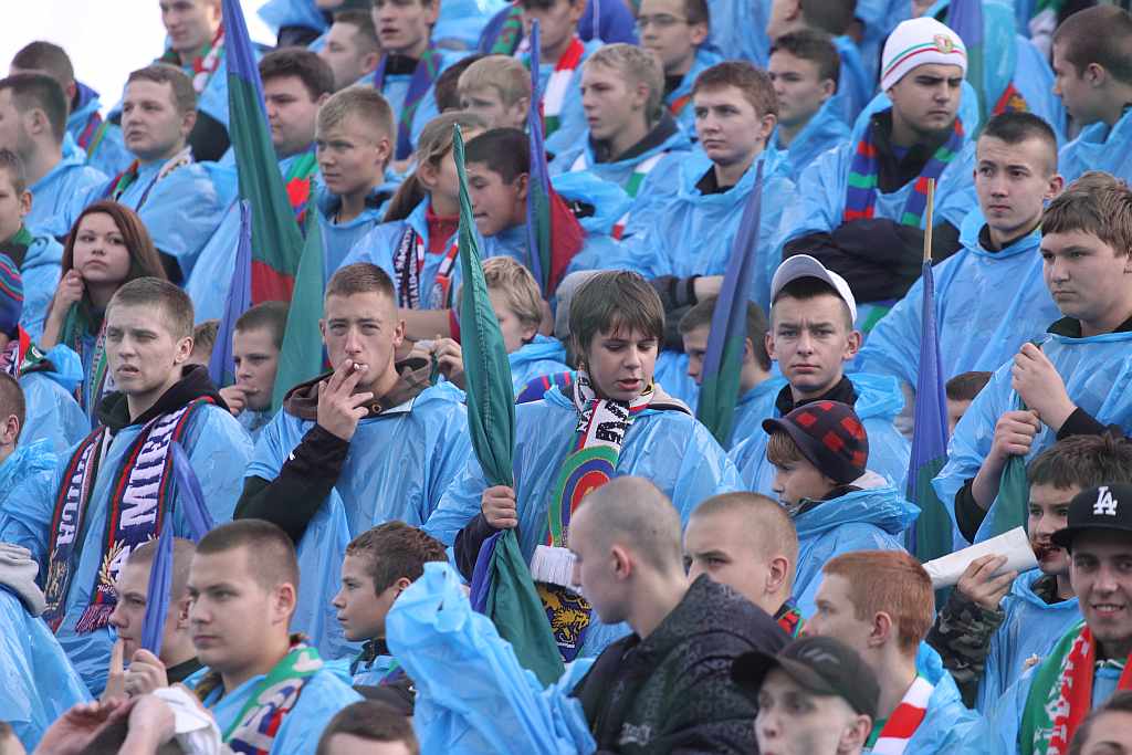 Derby na remis cz2 - kibice