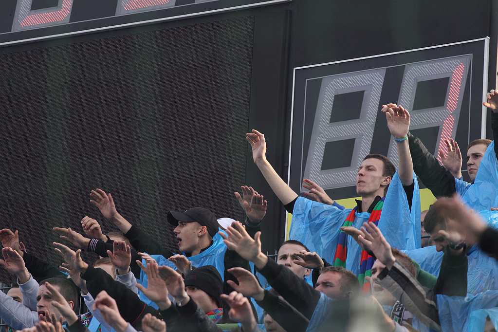 Derby na remis cz2 - kibice