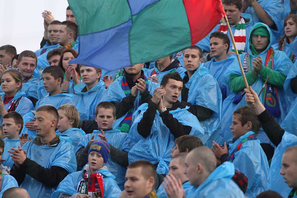 Derby na remis cz2 - kibice