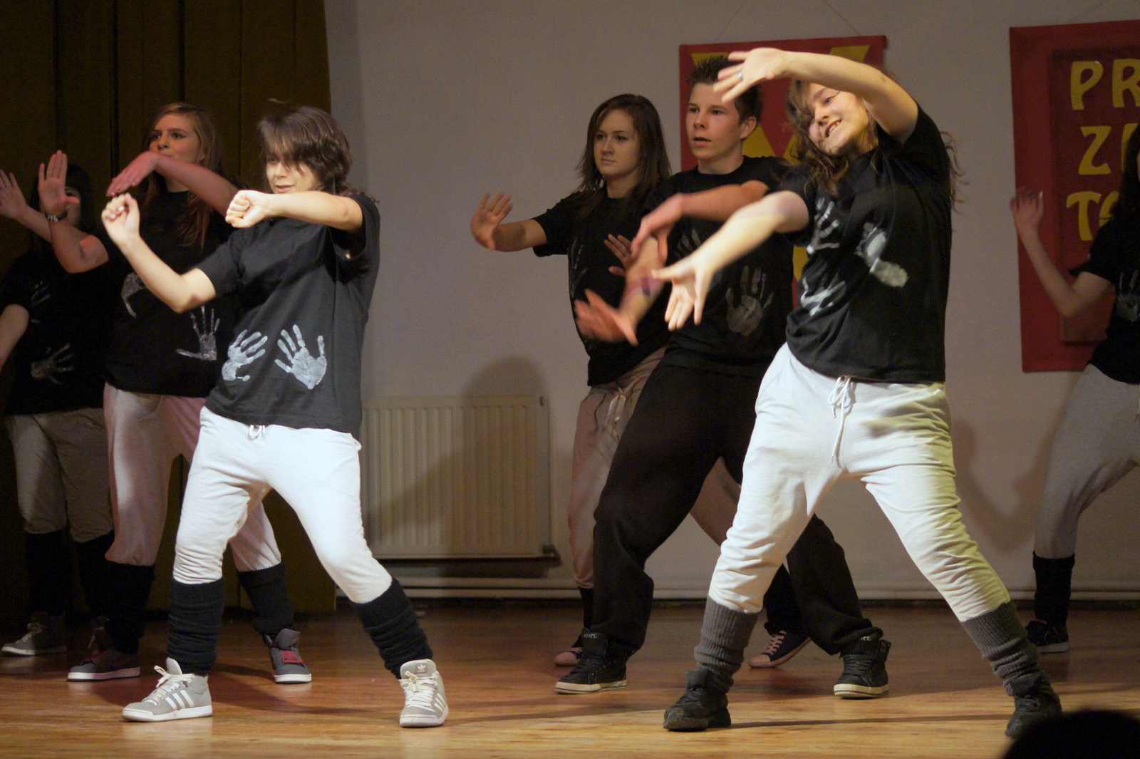 Przegląd zespołów tanecznych Leg-Jump