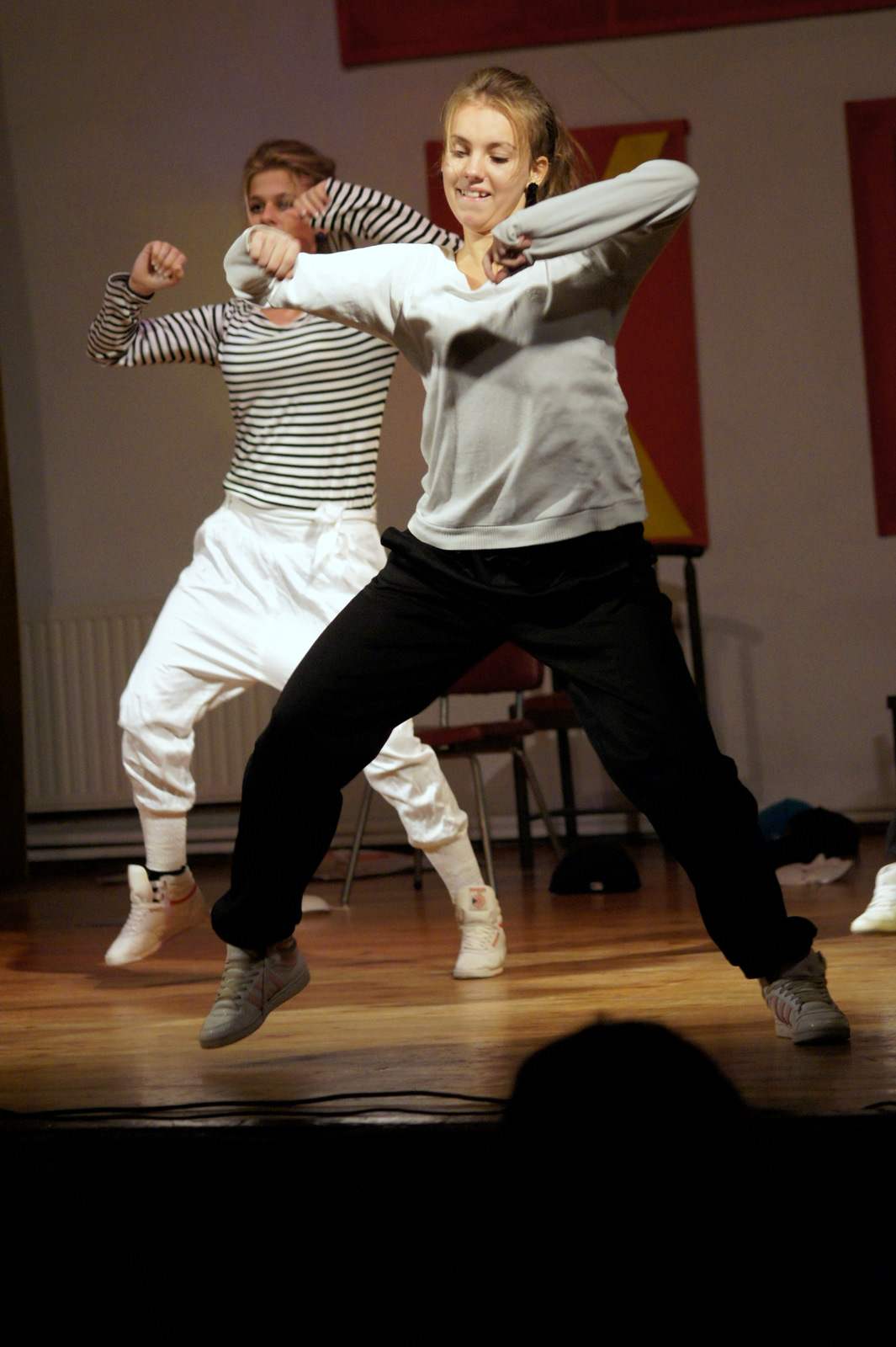 Przegląd zespołów tanecznych Leg-Jump