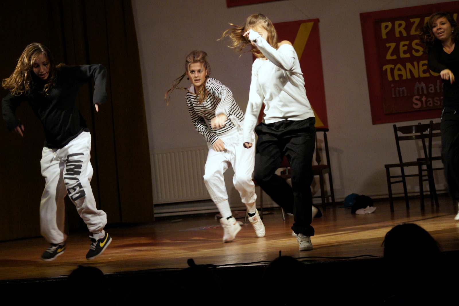 Przegląd zespołów tanecznych Leg-Jump