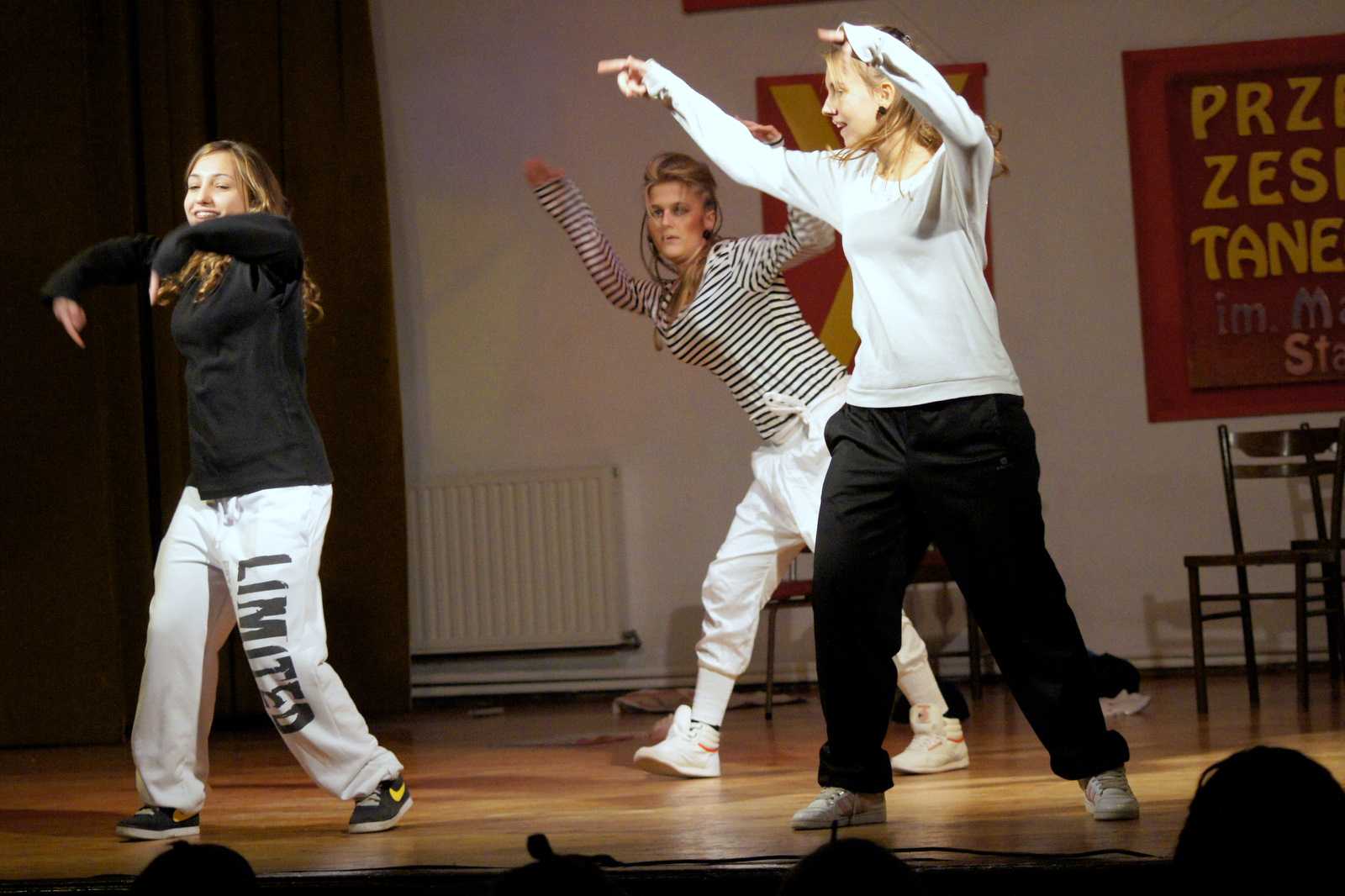 Przegląd zespołów tanecznych Leg-Jump