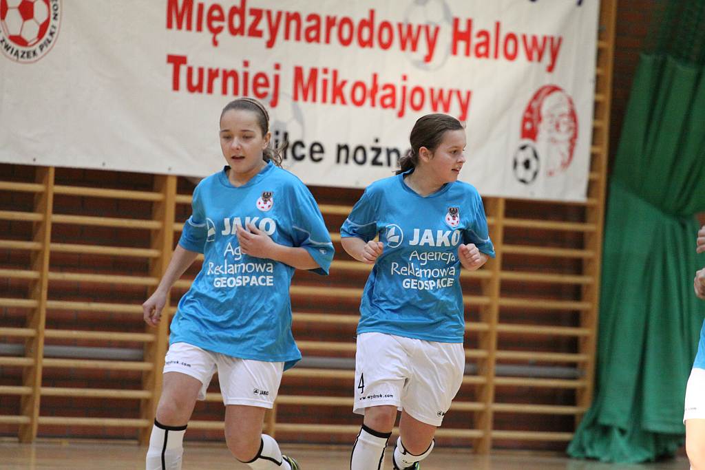 Międzynarodowy Halowy Turniej Mikołajkowy cz1
