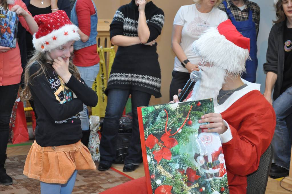 Licealiści zrobili 39 paczek mikołajkowych