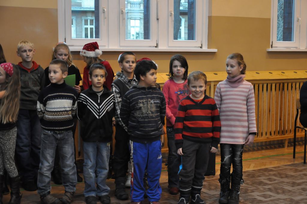 Licealiści zrobili 39 paczek mikołajkowych