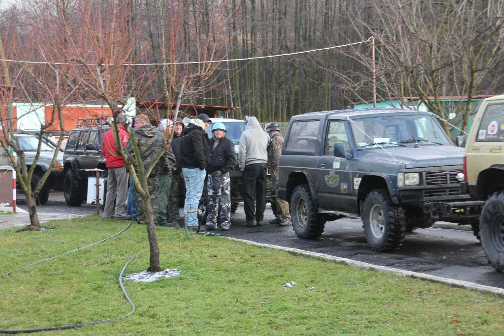 Quadowcy przywieźli psom świąteczne prezenty