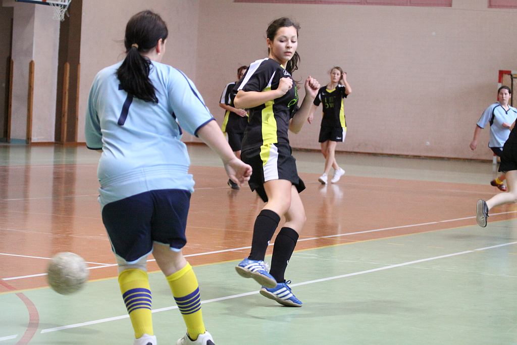 Finały Licealiady dziewcząt w Halowej Piłce Nożnej cz1