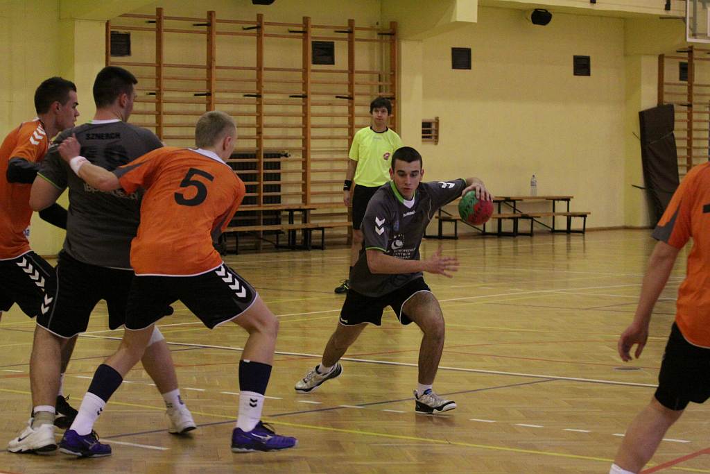 UKS Dziewiątka - Zagłębie Lubin 33 - 35