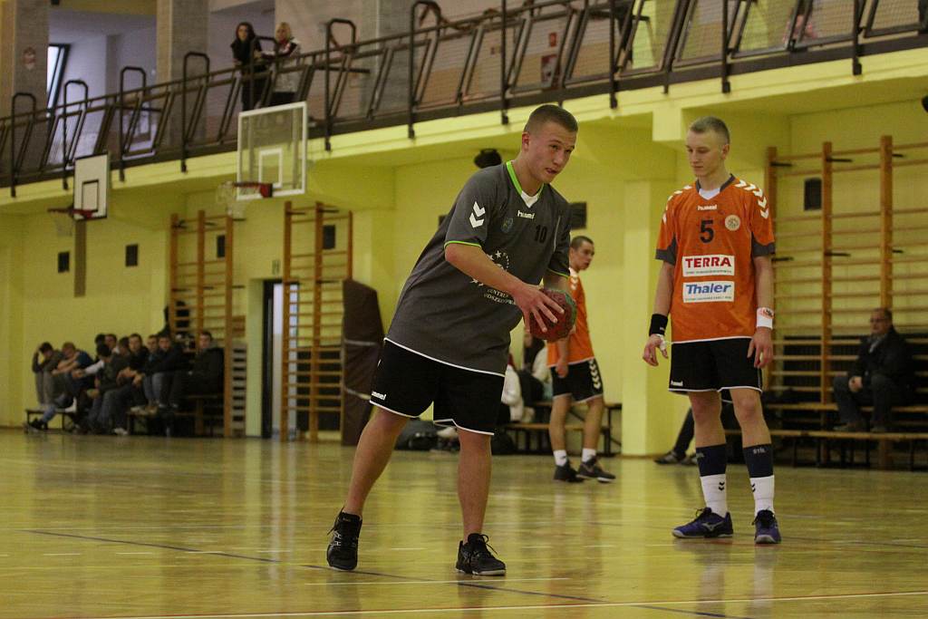 UKS Dziewiątka - Zagłębie Lubin 33 - 35