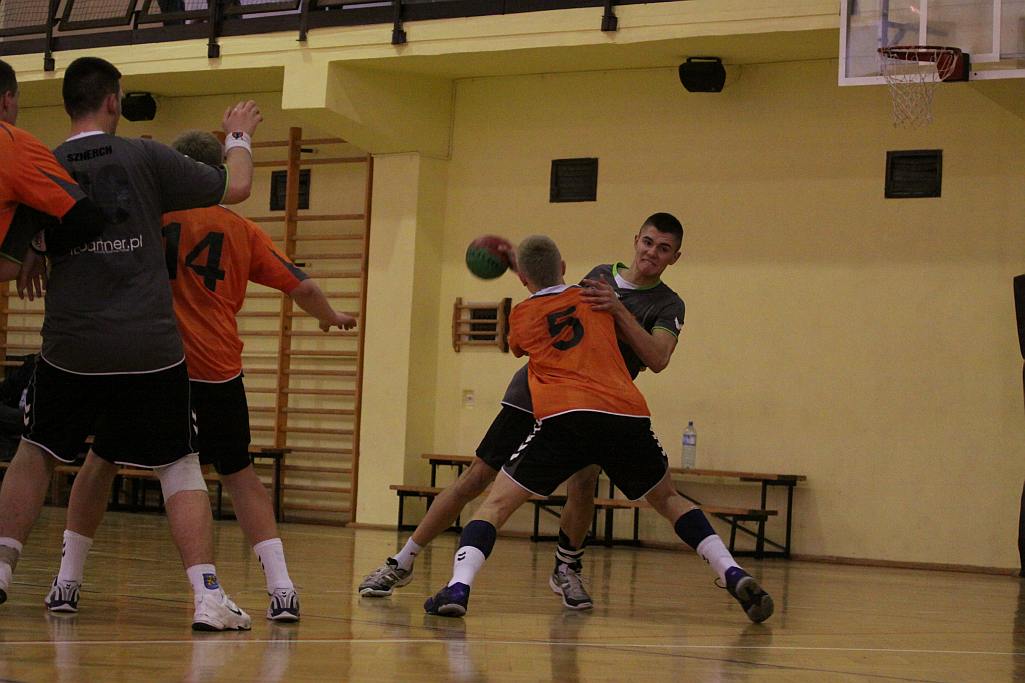 UKS Dziewiątka - Zagłębie Lubin 33 - 35