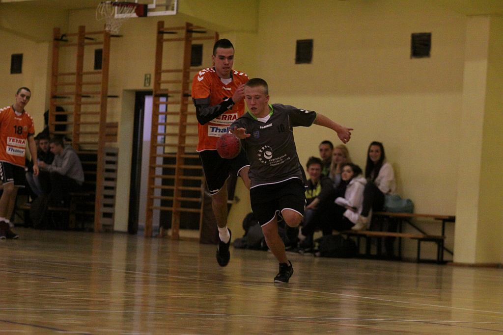 UKS Dziewiątka - Zagłębie Lubin 33 - 35