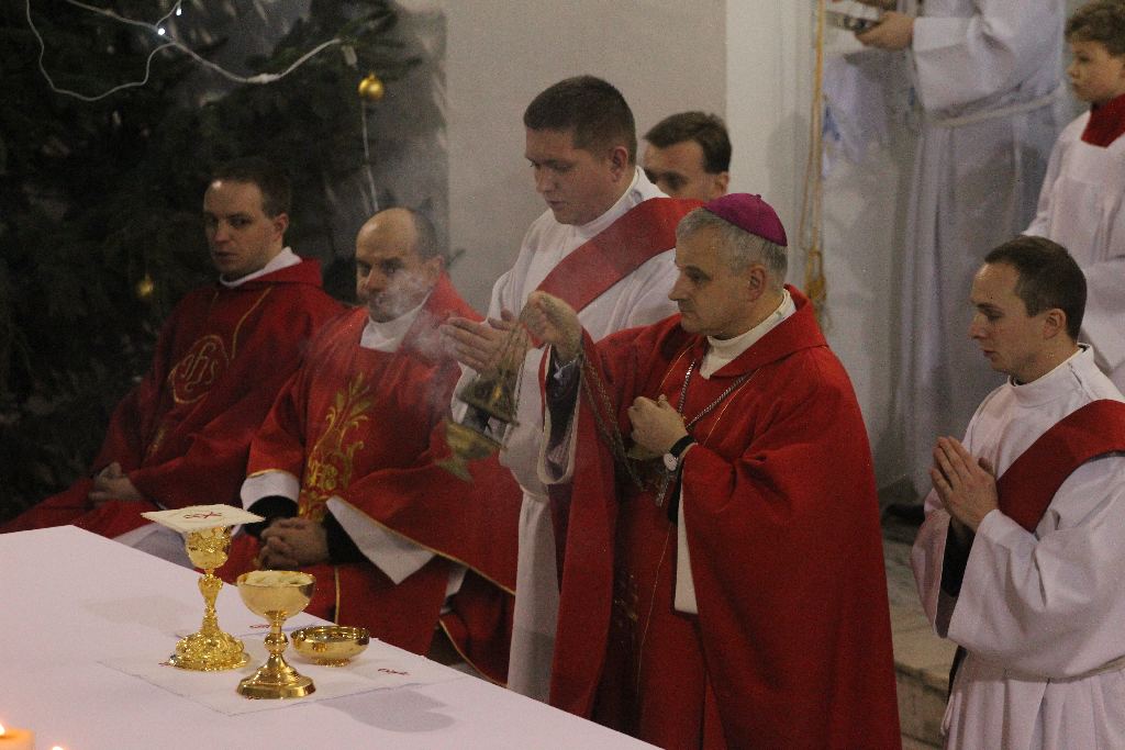 Msza, jasełka, opłatek i bal