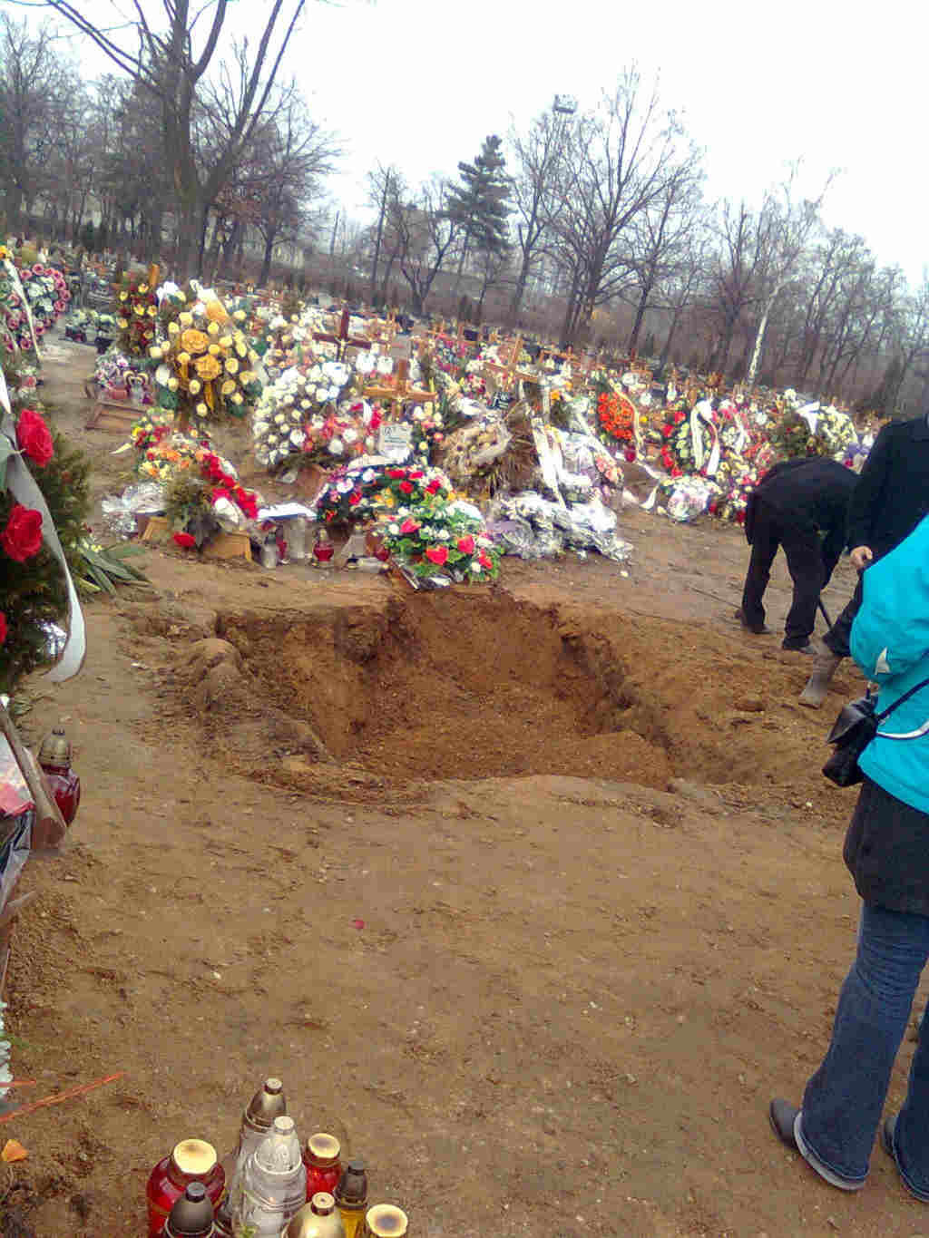 Rodzina zmarłej ma żal do firmy pogrzebowej