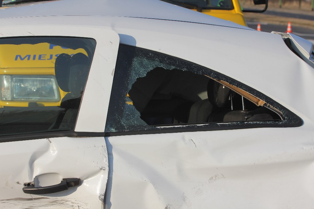 Wypadek na Piekarach. Dwie osoby ranne