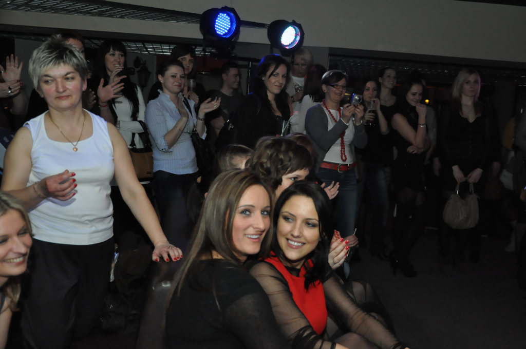 Męski striptiz z okazji święta wszystkich pań