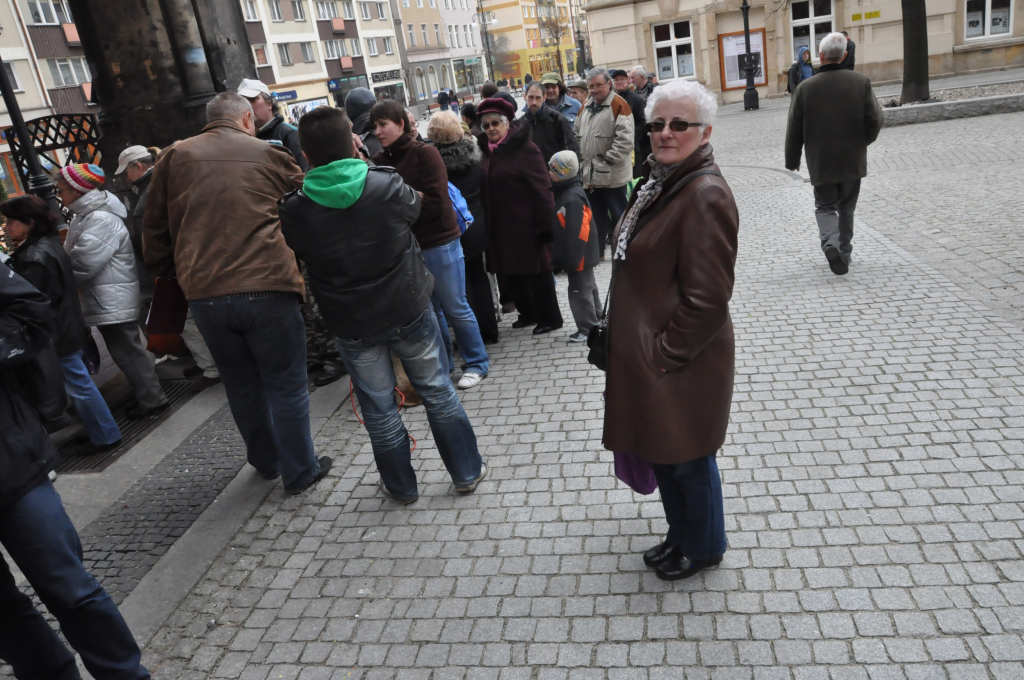 Kobiety Europy rozdawały chleby i śledzie