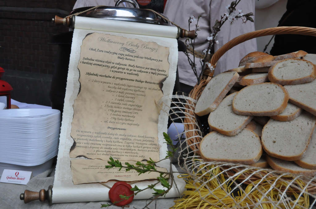 Kobiety Europy rozdawały chleby i śledzie