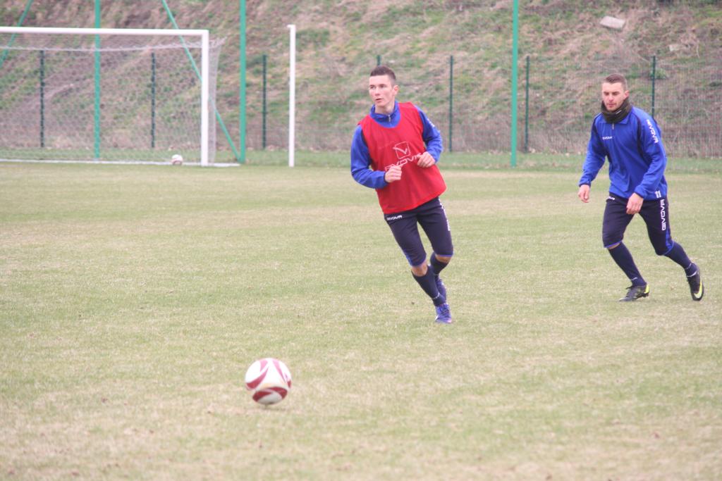 Trening piłkarzy Miedzi przed meczem z Jarotą