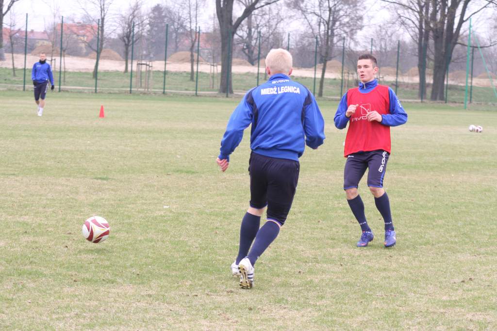 Trening piłkarzy Miedzi przed meczem z Jarotą