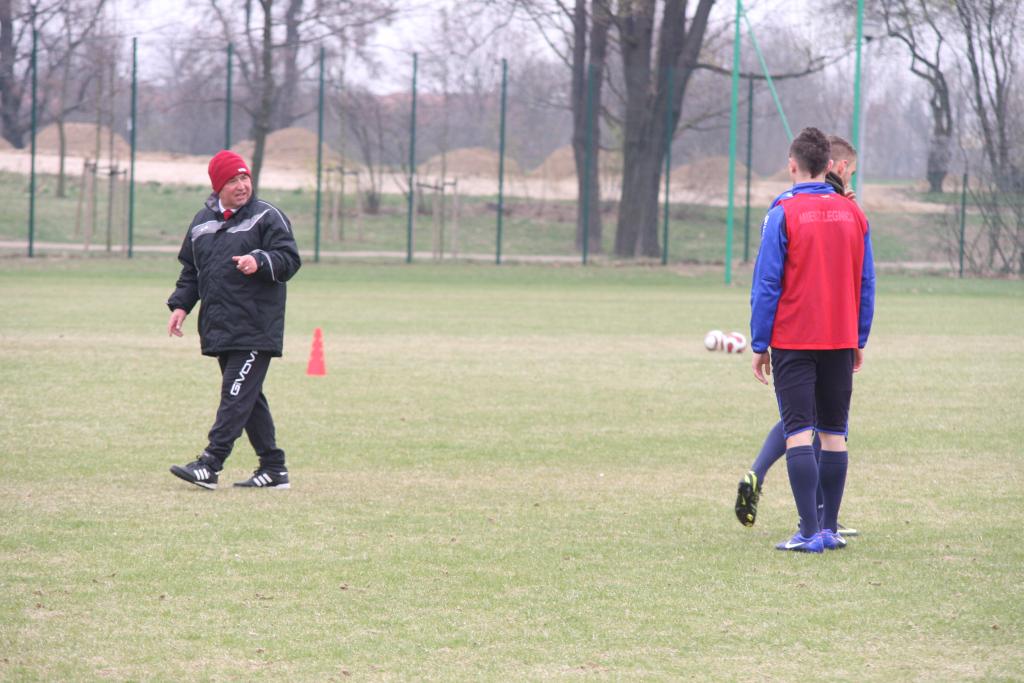Trening piłkarzy Miedzi przed meczem z Jarotą