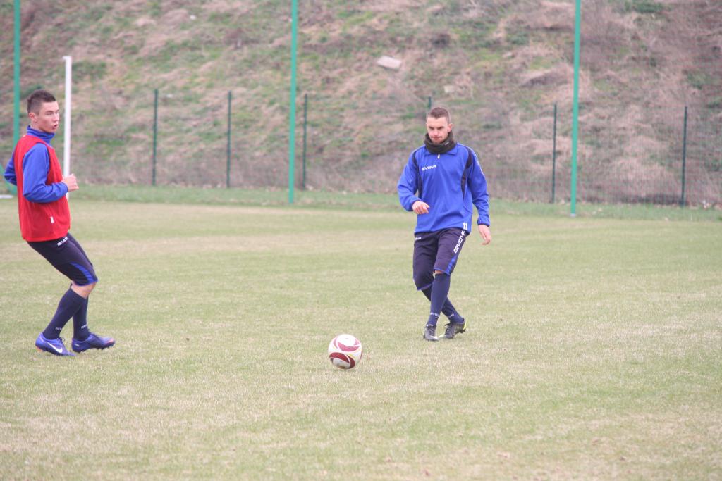 Trening piłkarzy Miedzi przed meczem z Jarotą