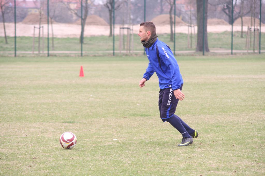 Trening piłkarzy Miedzi przed meczem z Jarotą
