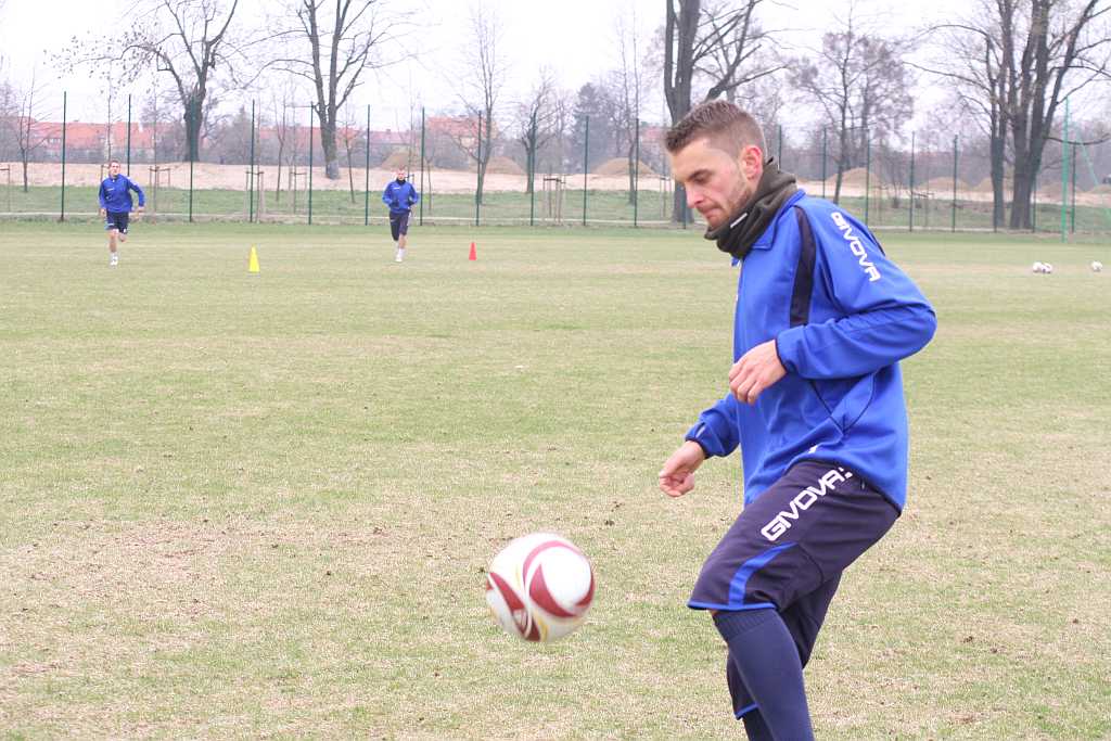 Trening piłkarzy Miedzi przed meczem z Jarotą