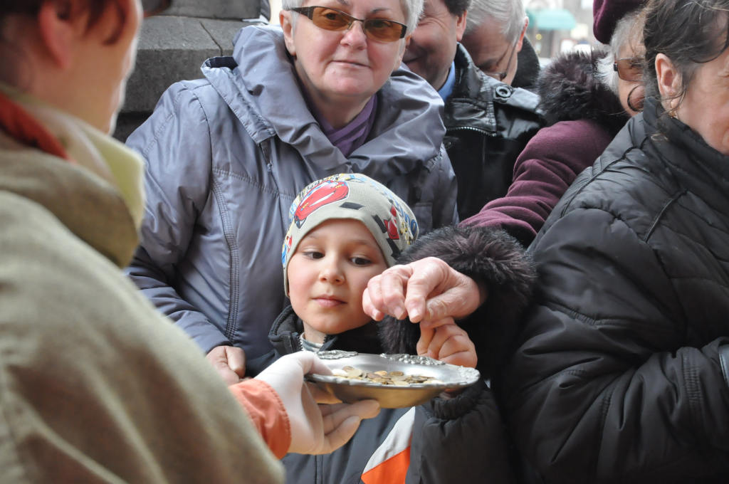 Kobiety Europy rozdawały chleby i śledzie