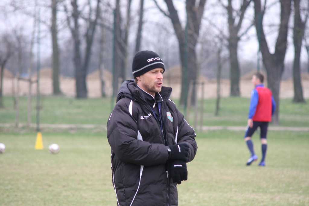 Trening piłkarzy Miedzi przed meczem z Jarotą