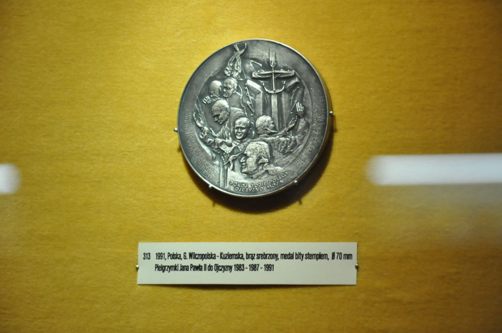 Historia papieża Polaka wybita w medalach